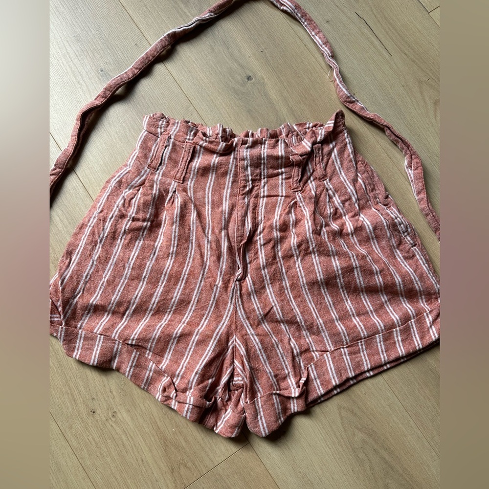 Abercrombie and Fitch - linen high waisted shorts